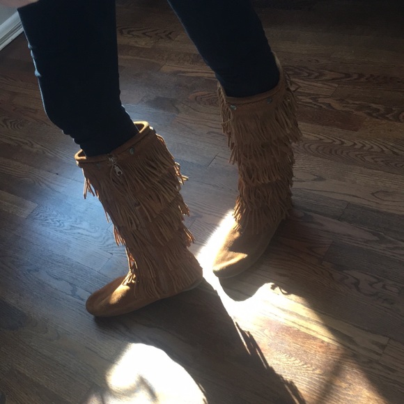 Minnetonka fringe boots - Picture 2 of 14
